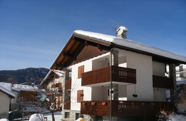 VILLA WITH 3 BEDROOMS AND 2 BATHROOMS IN BRUSSON, AOSTA VALLEY