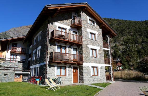 abc-vacanze en alpine-pastures-in-the-aosta-valley-la-tchavana-farmhouse-in-ayas 020